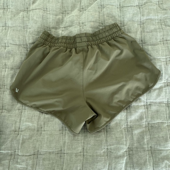 Vuori Clementine Shorts Lot x2 - Small - Black and Pistachio Green - Picture 3 of 10